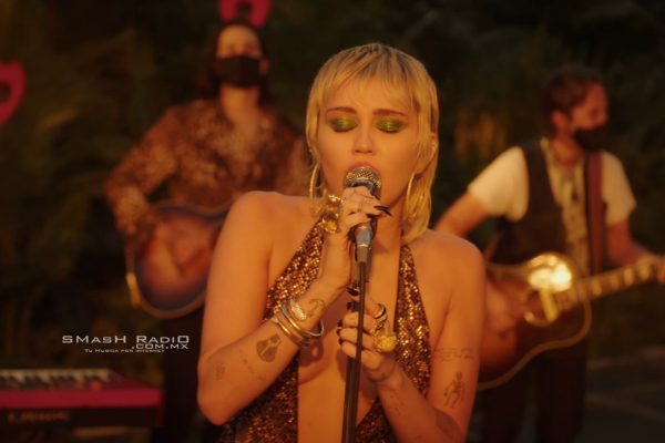 Miley_Cyrus-Just_Breathe_Video_pic_1