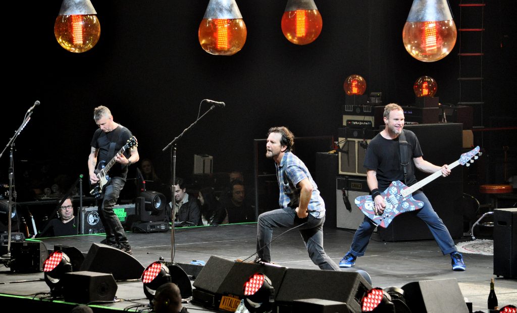 Pearl Jam estrena Dance of the Clairvoyants estreno