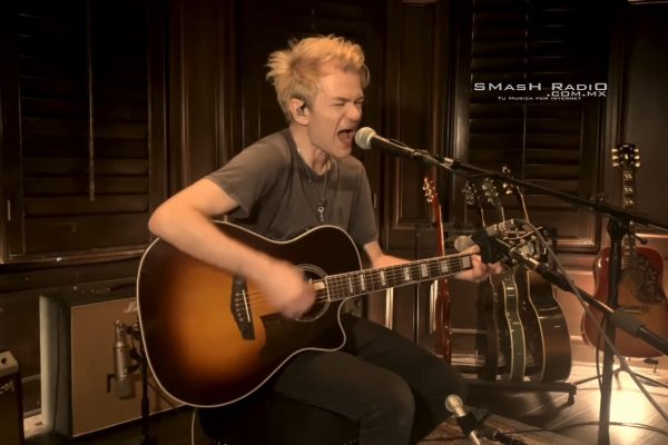 Sum_41_Fat_Lip_Live_from_Studio_Mr_Biz_Video_Pic_1