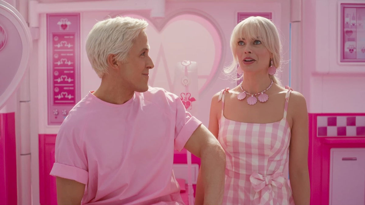 barbie-2023-resena Ryan Gosling y Margot Robbie hablando