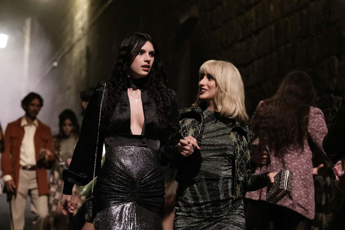 pelicula the first omen-Nell Tiger Free y Maria Caballero