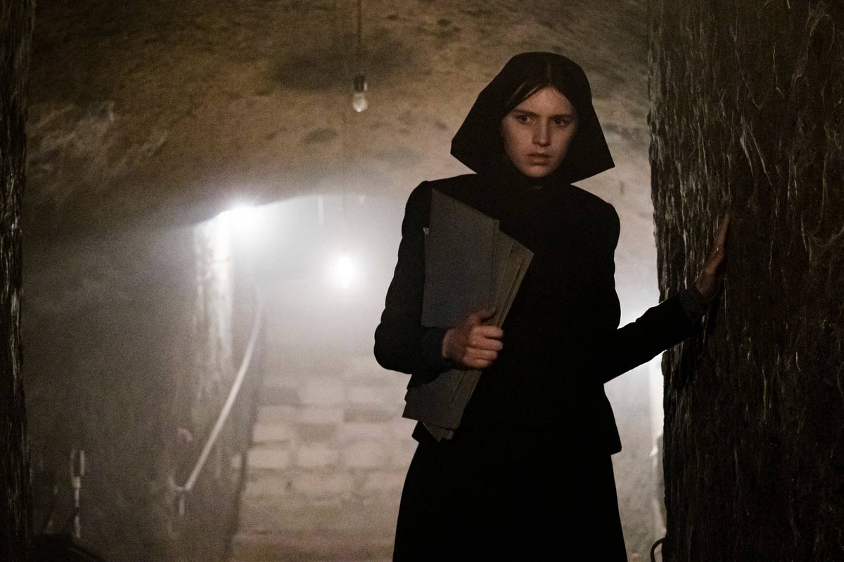 pelicula the first omen-Nell Tiger Free sotano orfanato